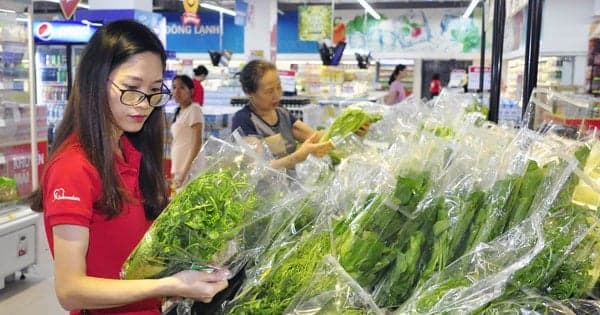 Supermarkets increase promotions to support the consumption of local products.