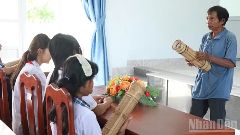 Khánh Hòa: Học sinh Raglai nối dài tiếng đàn Chapi giữa núi rừng