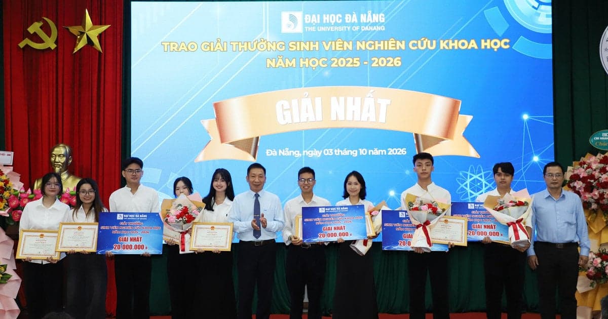 Đại học Đà Nẵng trao giải thưởng Sinh viên nghiên cứu khoa học năm học 2025 - 2026
