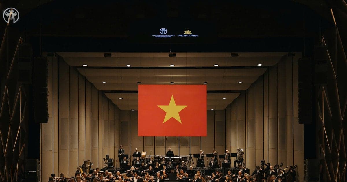 "Touching the Autumn" with over 100 artists from the London Symphony Orchestra