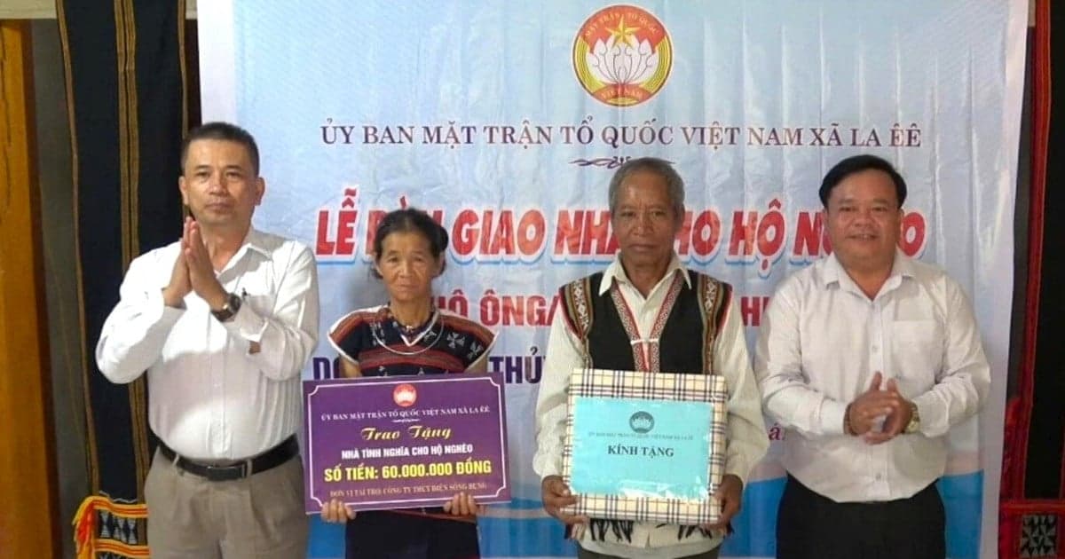 Song Bung 2 Hydropower Company provides housing support for poor households in La Ee commune.