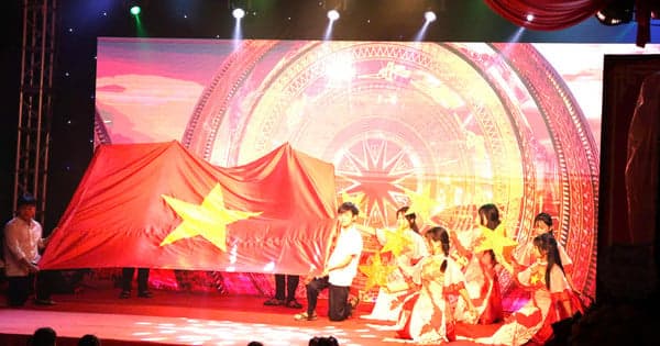 Tam Hưng: Hào hùng chương trình nghệ thuật chào mừng 72 năm Ngày Giải phóng Thủ đô