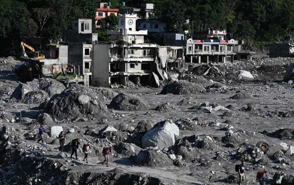 Du khách bất ngờ trở về sau 37 ngày mất tích trong thảm họa lũ quét Nepal