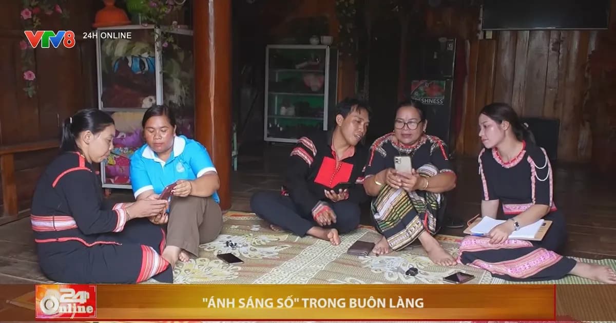 “Ánh sáng số” trong buôn làng Đắk Lắk: Bình dân học vụ số đưa công nghệ đến từng nếp nhà