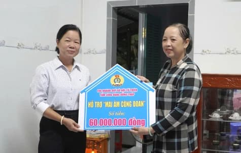 Bàn giao nhà "Mái ấm Công đoàn" cho đoàn viên tại xã Lấp Vò