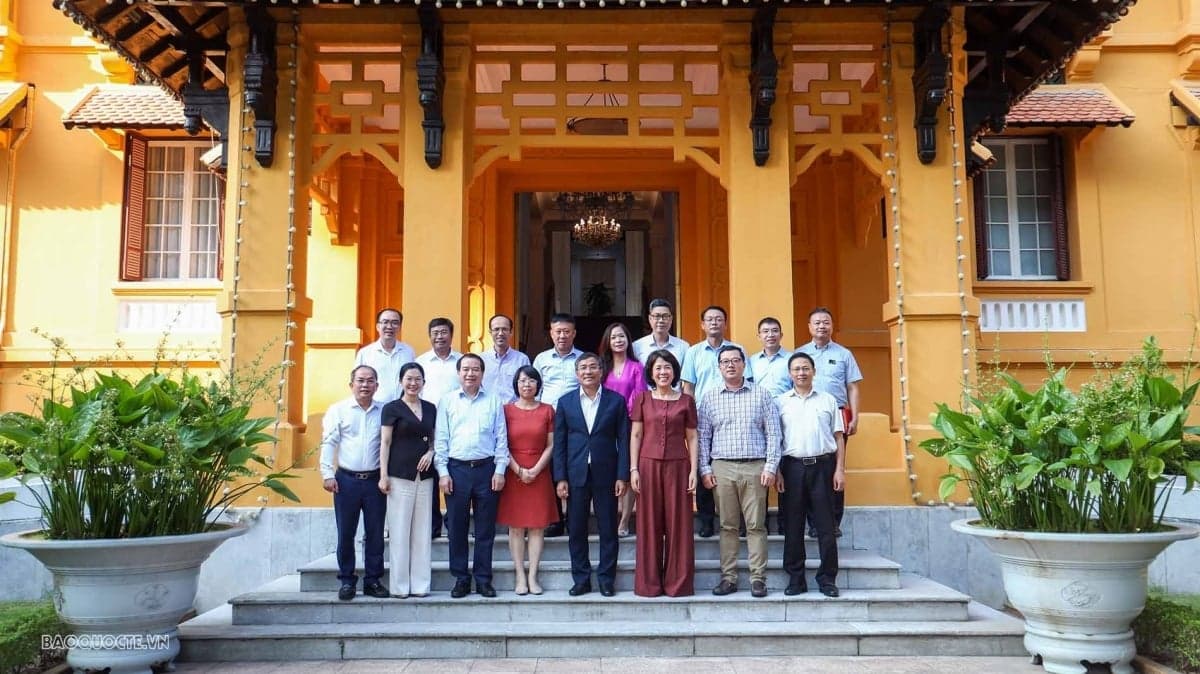 Thứ trưởng Nguyễn Minh Vũ: Trưởng Cơ quan đại diện phải chuyển mạnh từ triển khai hoạt động sang kiến tạo giá trị