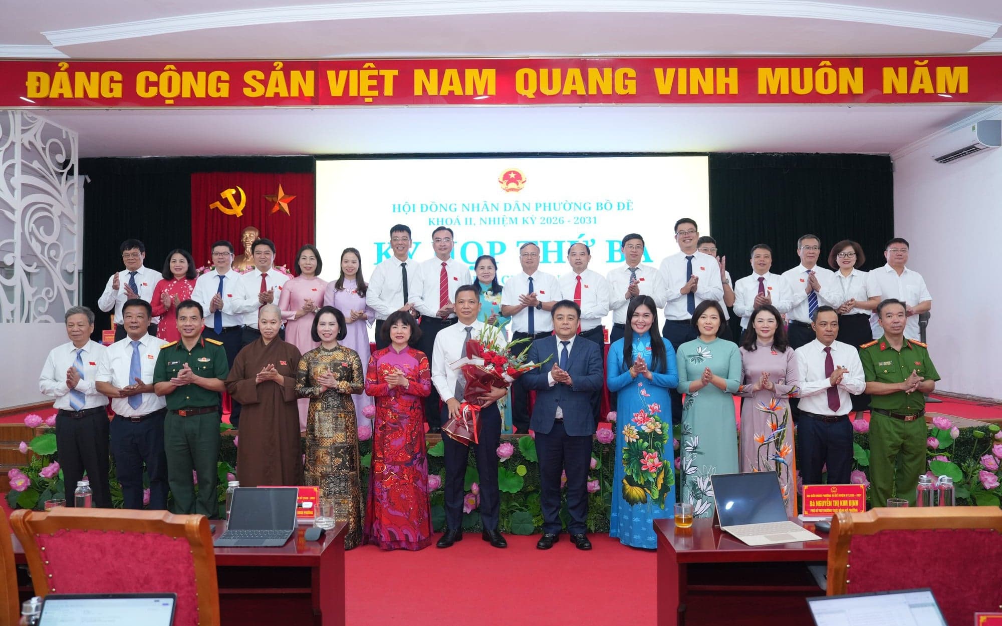 Comrade Vu Trong Thu was elected to the position of Vice Chairman of the People's Committee of Bo De Ward.