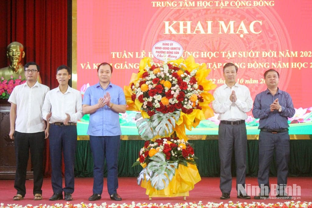 The Dong Van Ward Community Learning Center participates in the Lifelong Learning Week and the opening of the 2026-2027 school year.