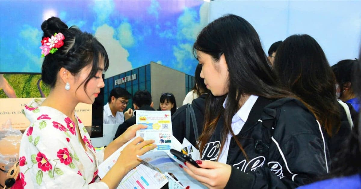 Thu hút người giỏi, bài toán không chỉ là thu nhập