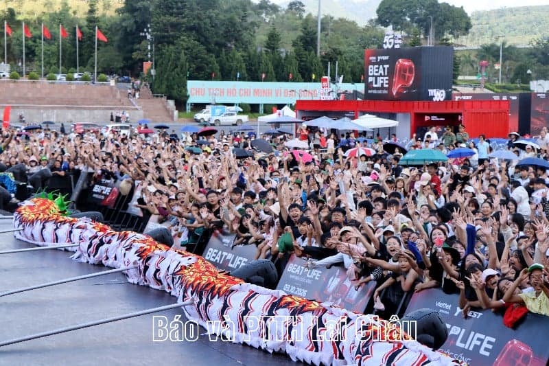 Hoa Minzy rehearses and livens up the atmosphere of Y-Fest 2026 in Lai Chau.