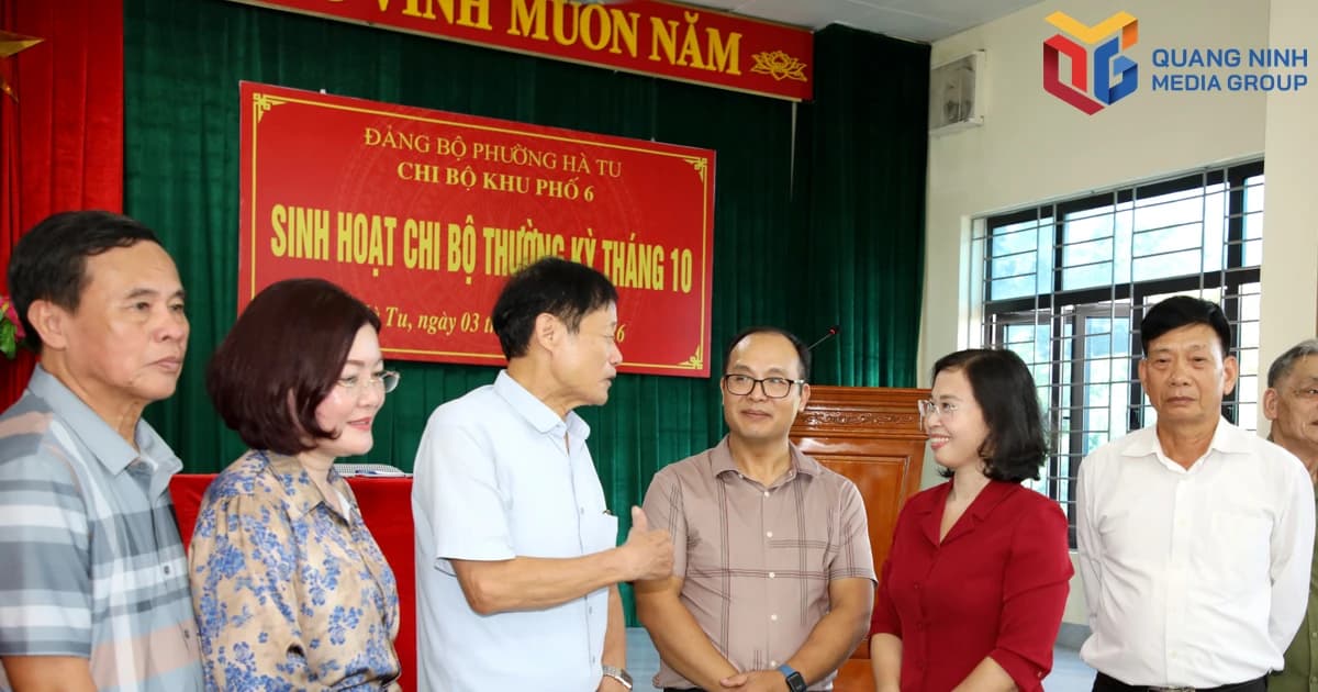Deputy Secretary of the City Party Committee and Chairwoman of the City People's Council, Trinh Thi Minh Thanh, attended the Party cell meeting of Block 6, Ha Tu Ward.