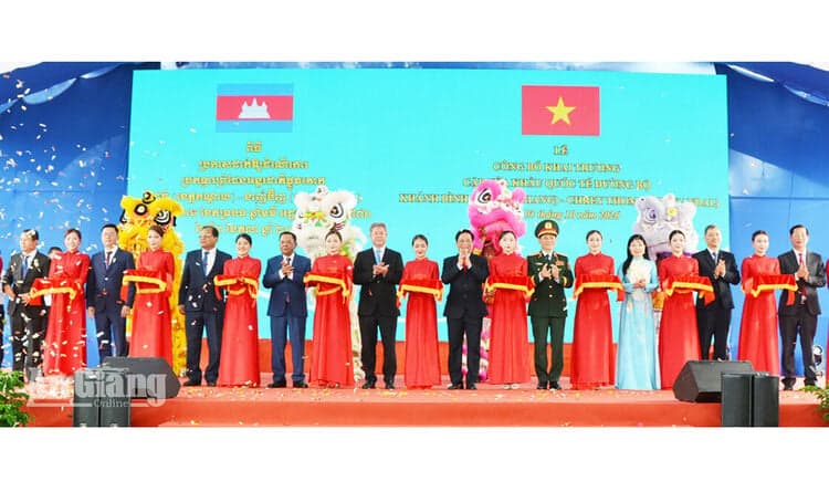 Opening of the Khanh Binh - Chrey Thom international border gate, aiming for a trade turnover of 1.2 billion USD.