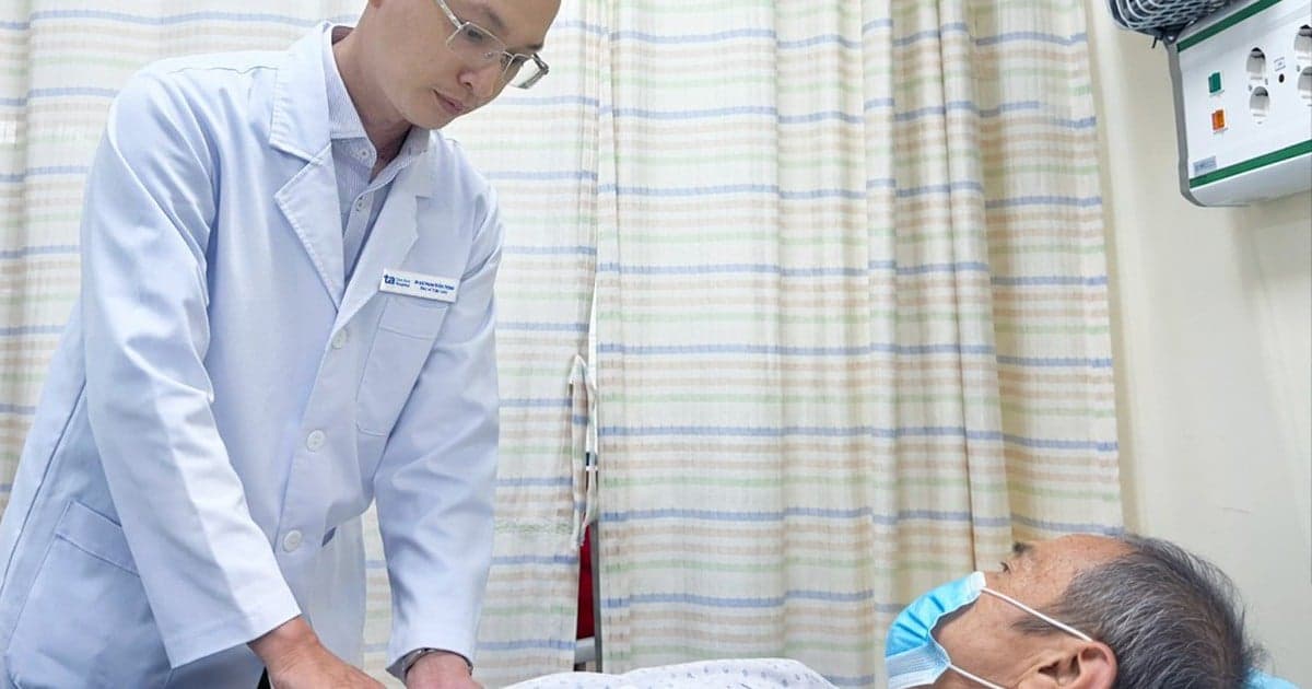 Người đàn ông 69 tuổi phát hiện khối ung thư gan 20 cm, bên trong xuất huyết từ dấu hiệu dễ bị bỏ qua