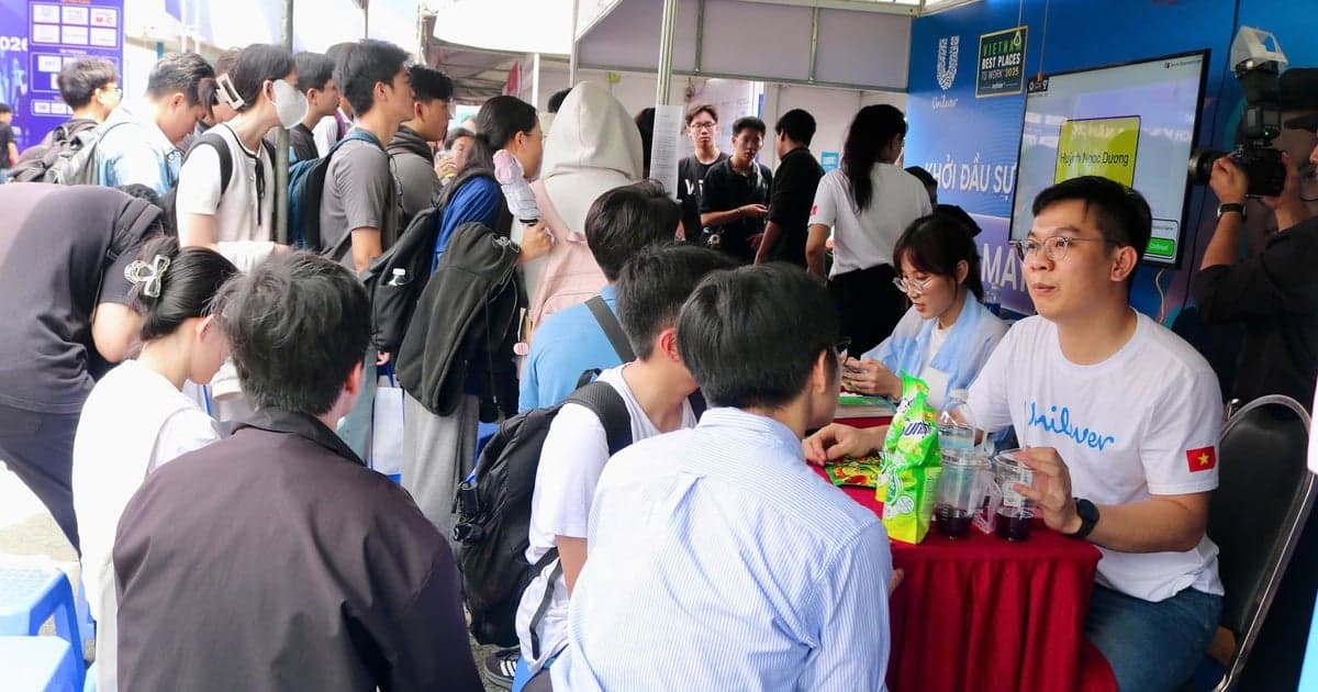 Nhiều vị trí việc làm với mức lương hàng chục triệu đồng đang chờ sinh viên