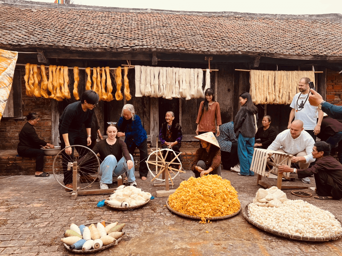 Cùng làng nghề kể câu chuyện văn hóa