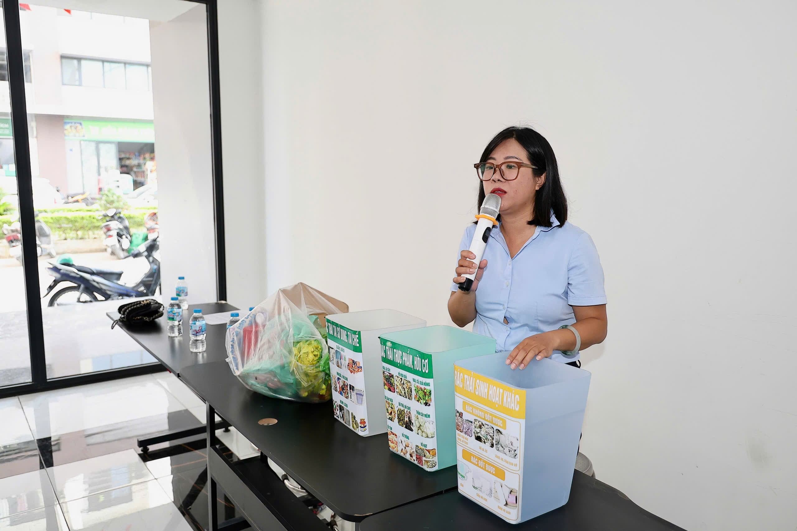 Phường Ngô Quyền triển khai mô hình chuyển đổi số trong quản lý, phân loại rác thải tại nguồn ở chung cư