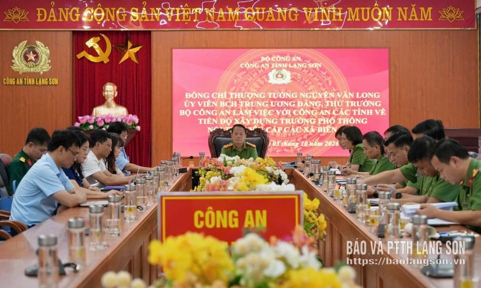 The Ministry of Public Security is working with provinces on the progress of constructing multi-level boarding schools in border communes.