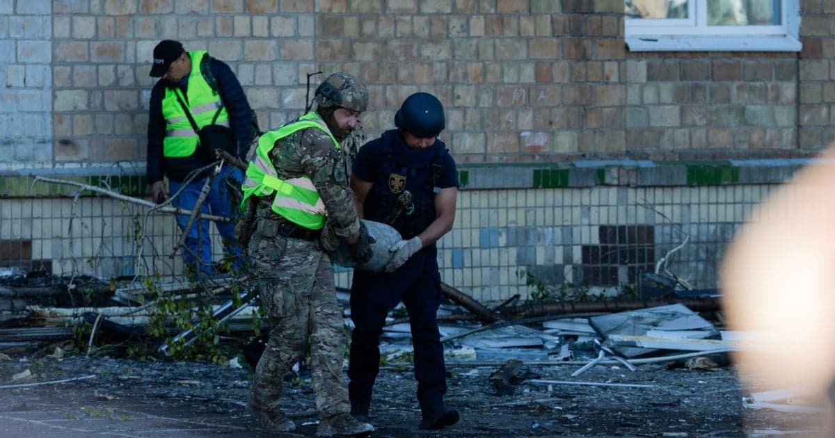 Russia says it is about to launch a major attack and calls on diplomats and foreign citizens to leave Kyiv.