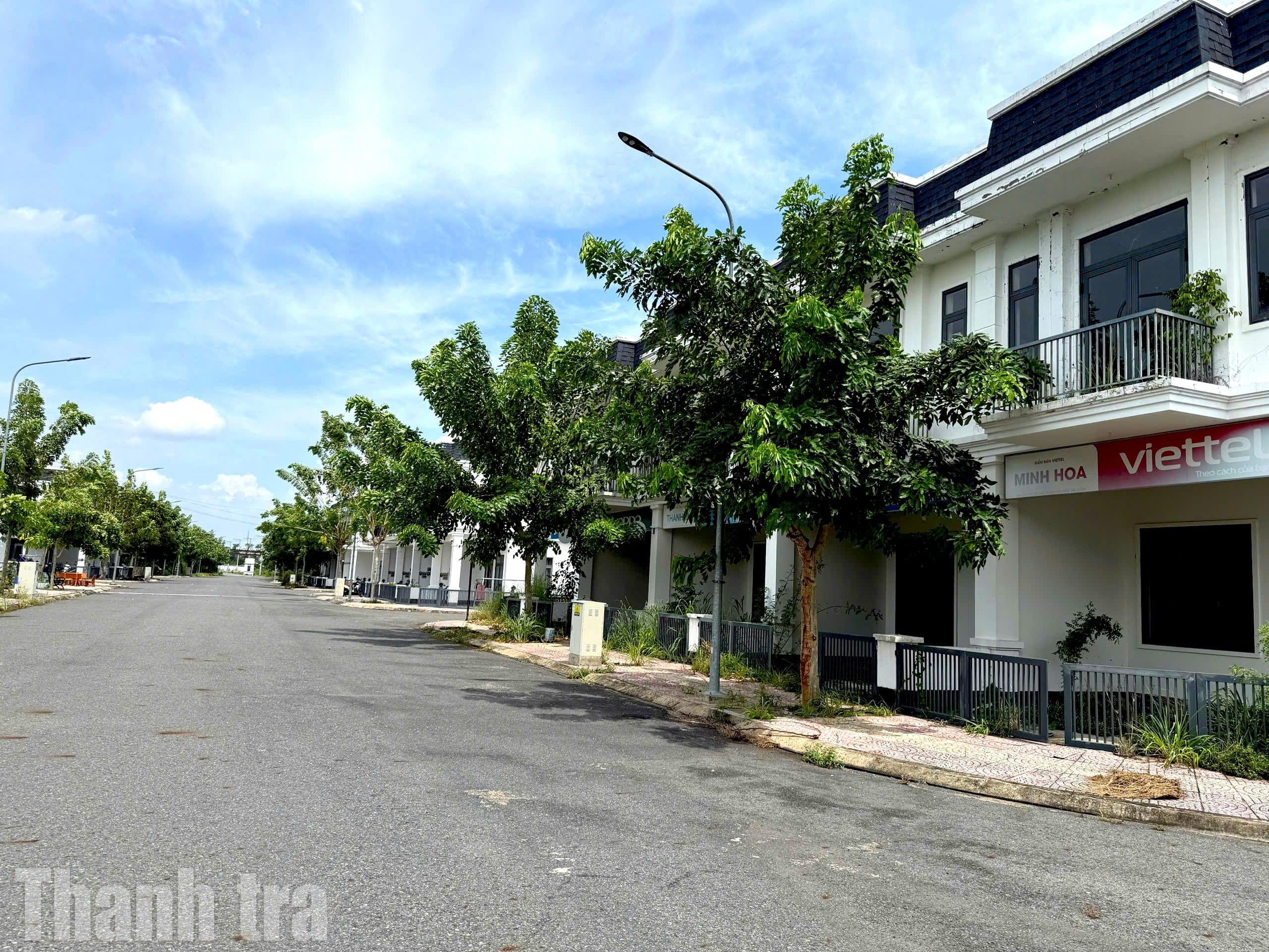 The suburban areas of Ho Chi Minh City are deserted.