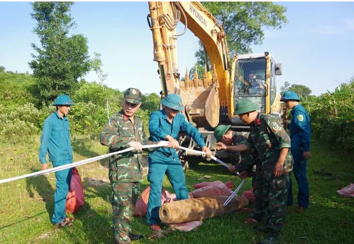 Huỷ nổ thành công 2 quả bom “khủng” ở Hà Tĩnh