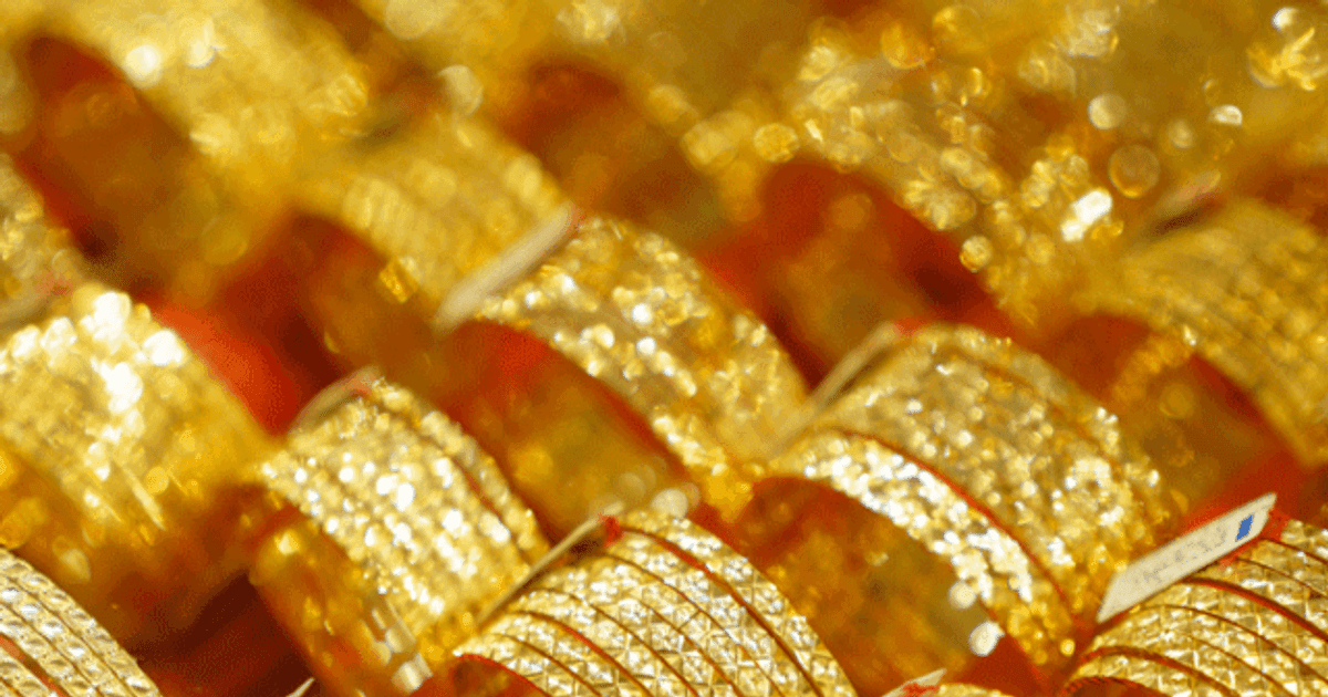 Gold prices on October 4, 2026: SJC gold remains stable at 140.5 - 143.5 million VND/ounce.