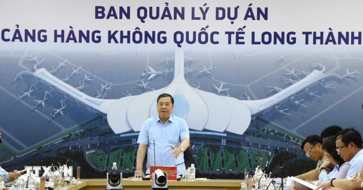 Deputy Prime Minister Pham Gia Tuc: Ensuring safety when operating Long Thanh airport.