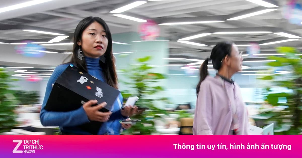 Young Chinese people 'lose their jobs' before they even start working.