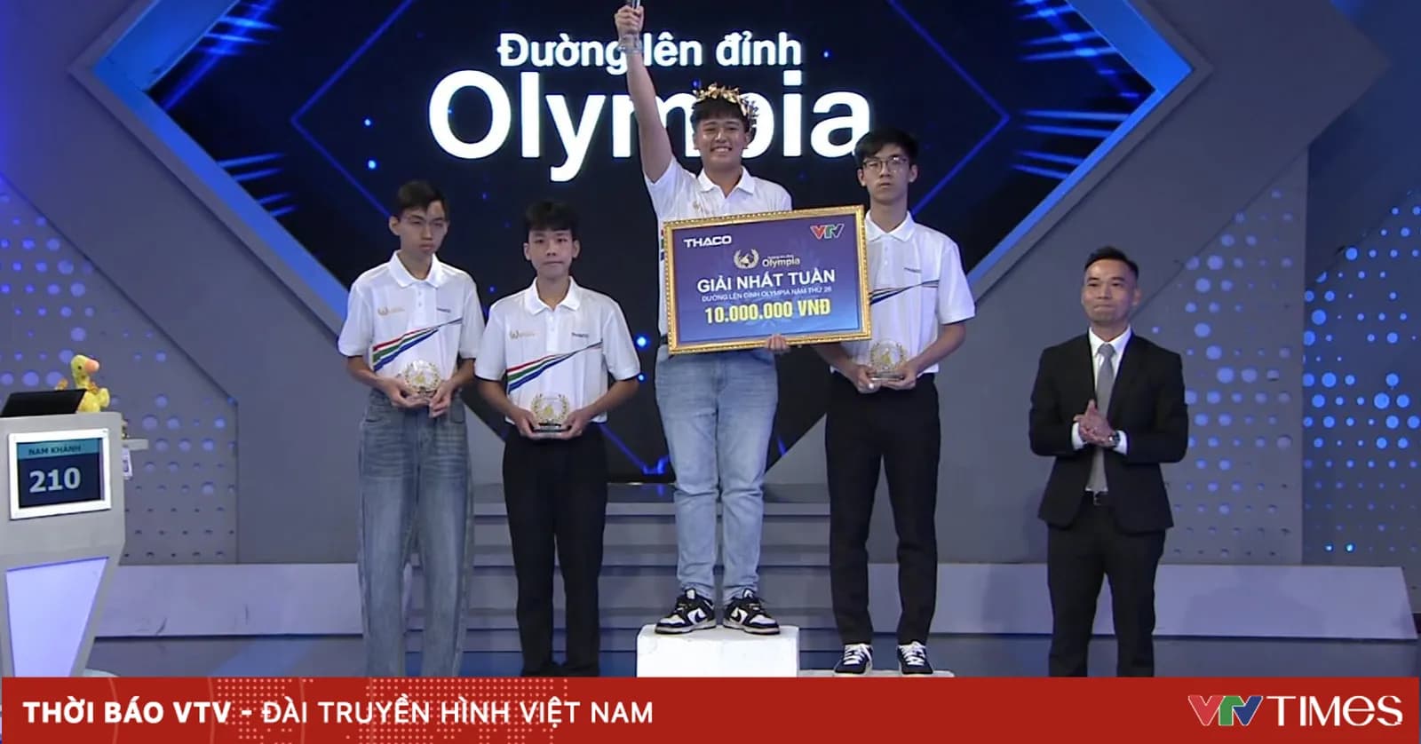 Road to Olympia: Dramatic until the very last minute, a male student from Khanh Hoa province brilliantly wins the laurel wreath.