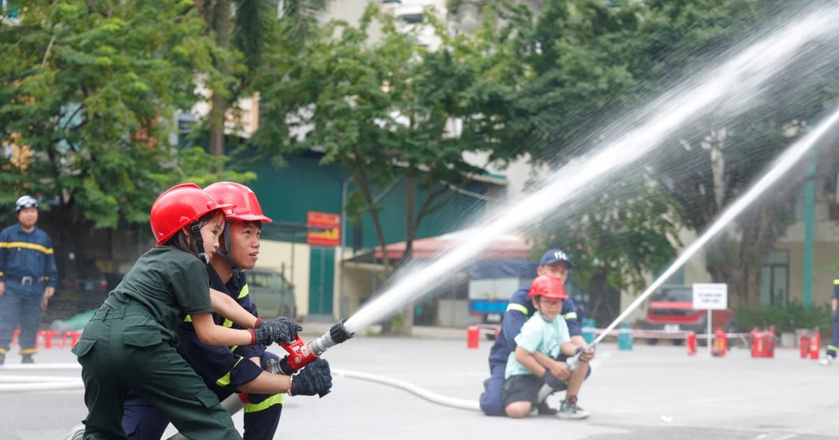 Trải nghiệm làm 'lính cứu hoả nhí'