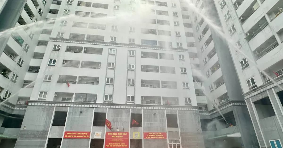 Diễn tập chữa cháy, cứu người tại chung cư Mỹ Phúc