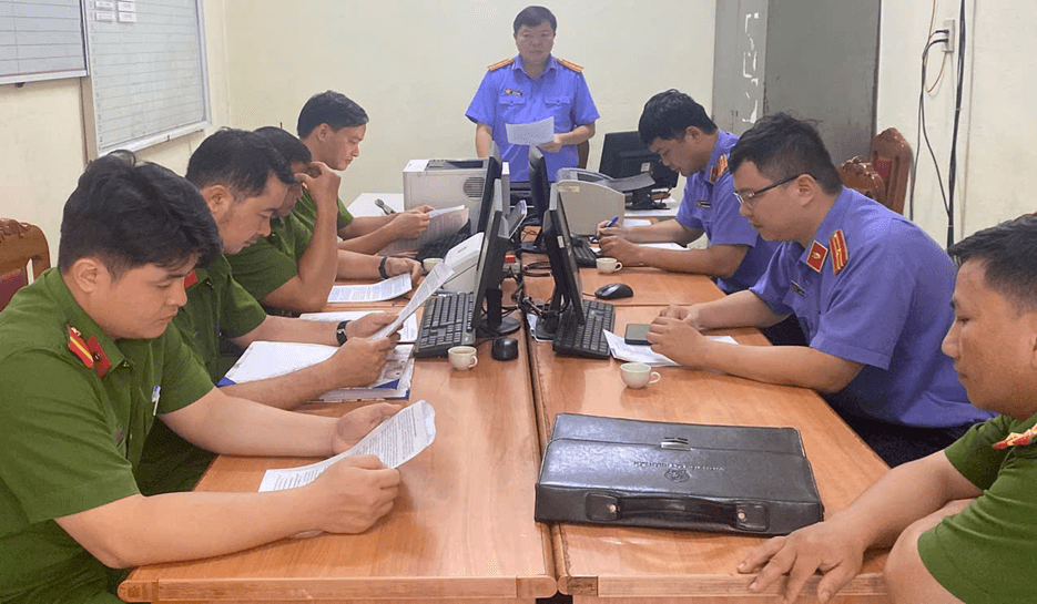 VKSND khu vực 3 kiểm sát trực tiếp công tác tạm giữ, tạm giam và thi hành án phạt tù tại Phân trại tạm giam Sông Mã - Trại tạm giam Công an tỉnh Sơn La