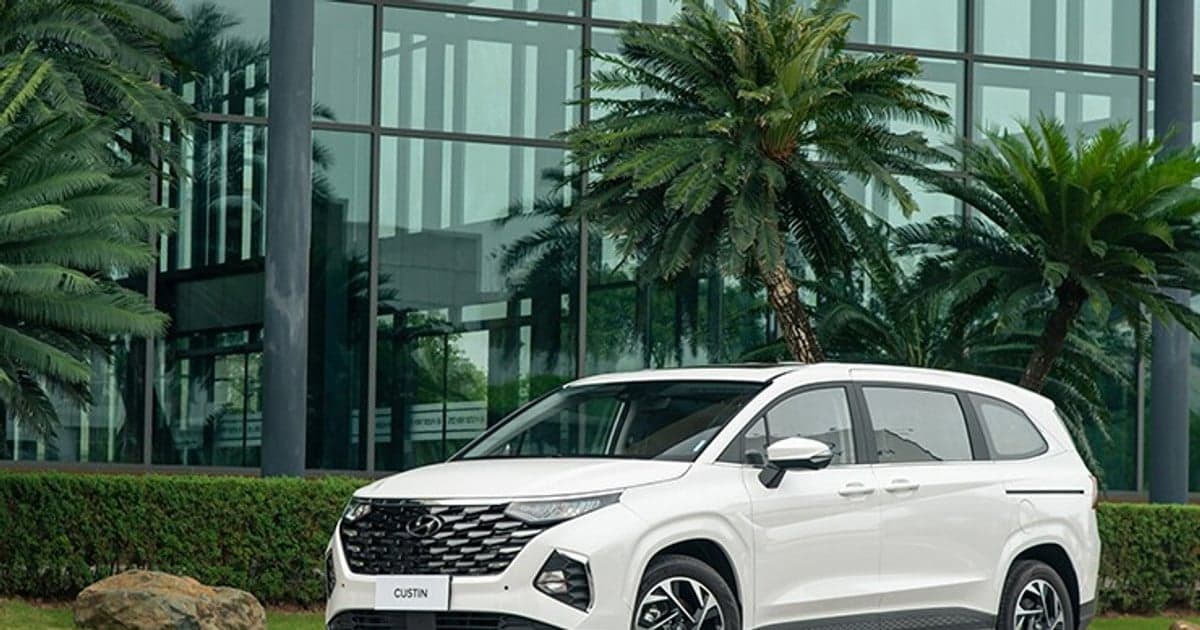 Detailed review of the Hyundai Custin: On-the-road price and specifications of the new sliding-door MPV.