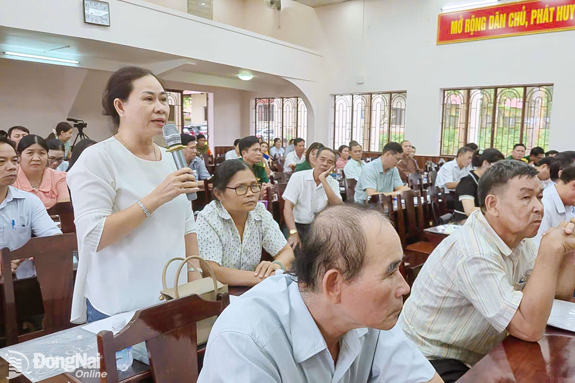 Voters raised issues regarding land compensation and the repair of dilapidated roads.