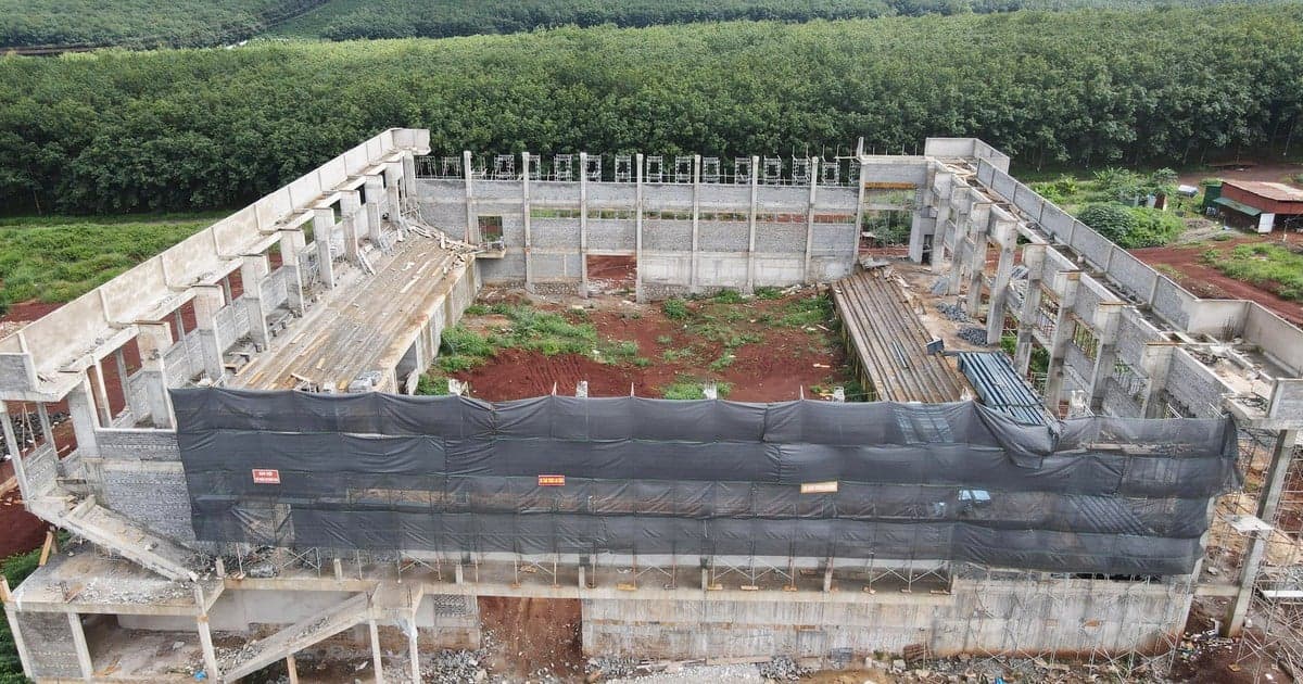 Xã nói gì về Nhà thi đấu 1.000 chỗ ngồi đang xây bị nứt gãy?