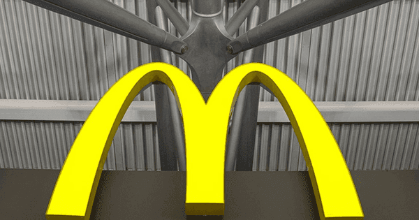McDonald's bị kiện vì dùng AI thao túng giá thực đơn