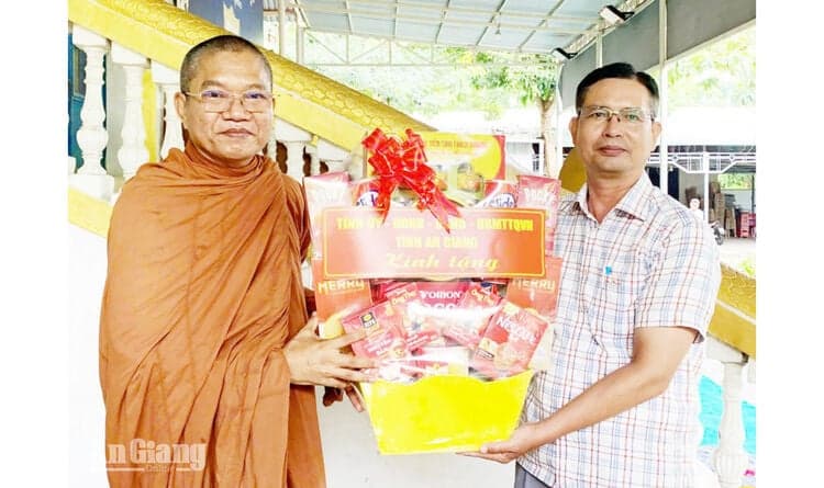 Visiting Khmer Theravada Buddhist temples in Tri Ton on the occasion of Sene Dolta.