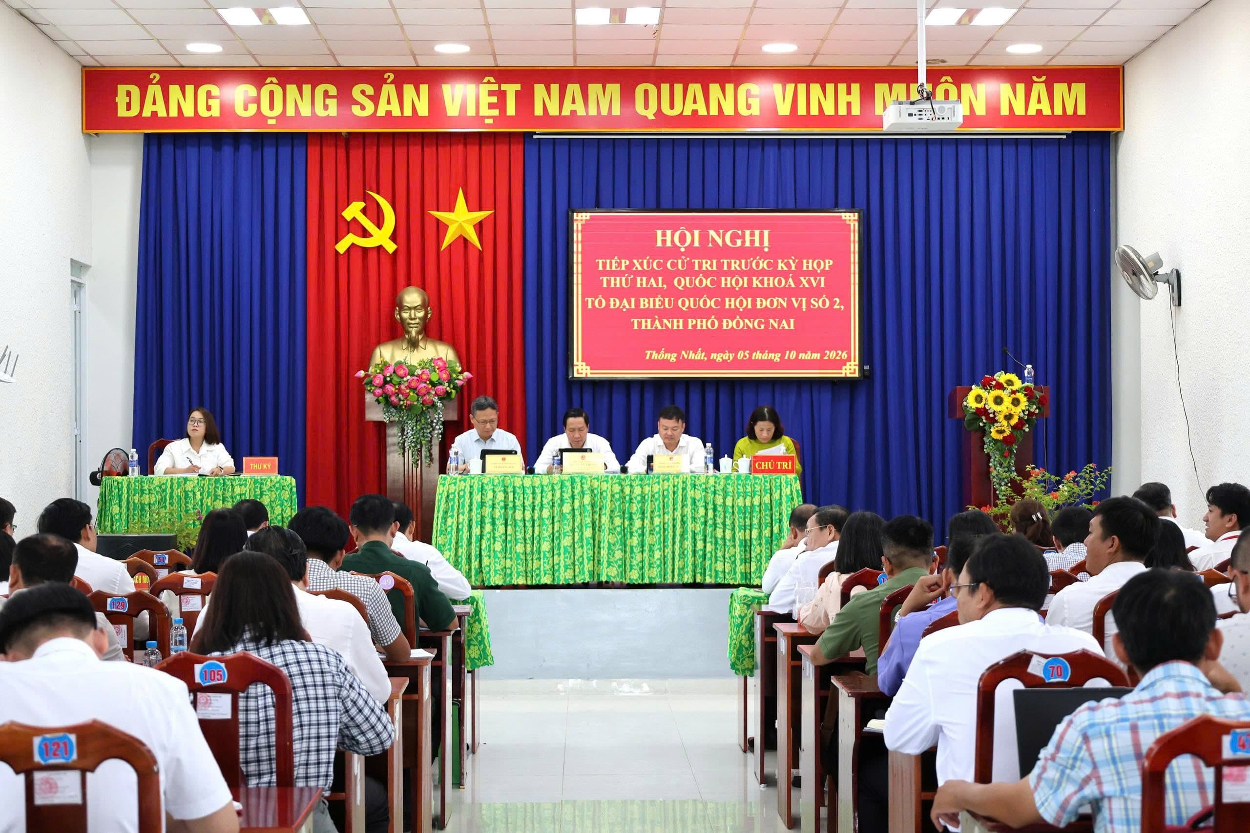 The delegation of National Assembly representatives from constituency No. 2, Dong Nai City, met with constituents before the 2nd session of the 16th National Assembly.