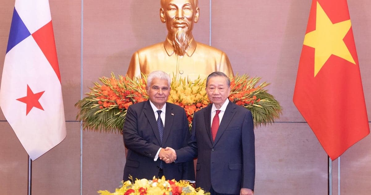 General Secretary and President To Lam held talks with the President of Panama.