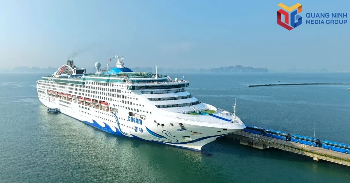 Over 2,300 cruise ship tourists arrived in Quang Ninh.