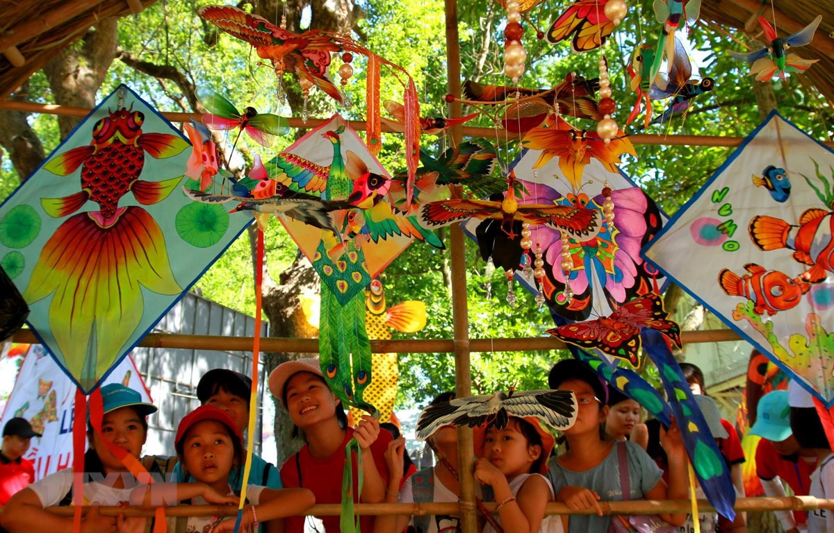 TRANG TRÍ VÀ THẢ DIỀU